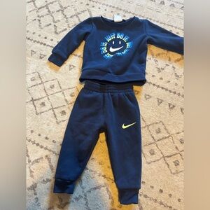 Baby boy, Nike, two-piece jogger and crewneck sweatsuit . Size 12 month.